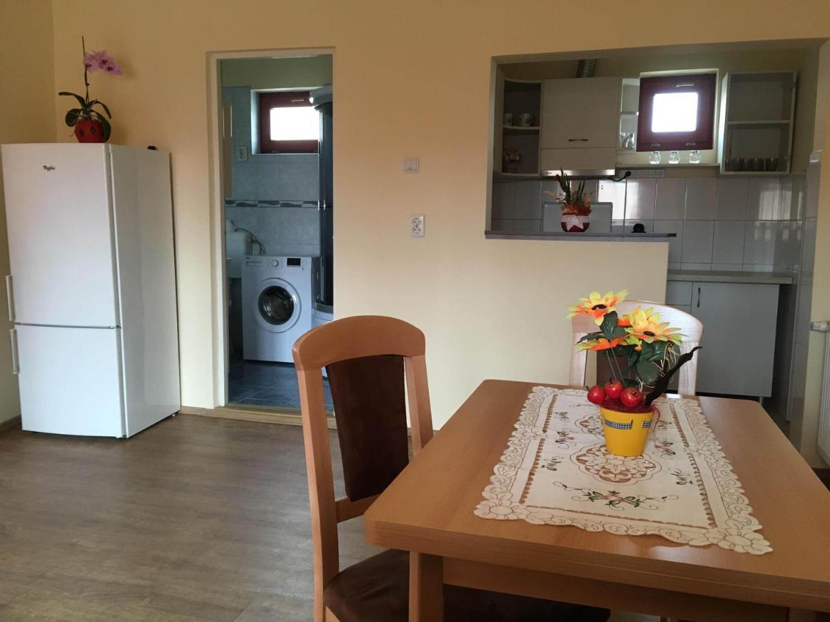Bicsak Apartman Leilighet Joseni Eksteriør bilde